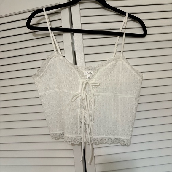 KIRIOUS LOS ANGELES Tops - Chic White Lace-Up Crop Top